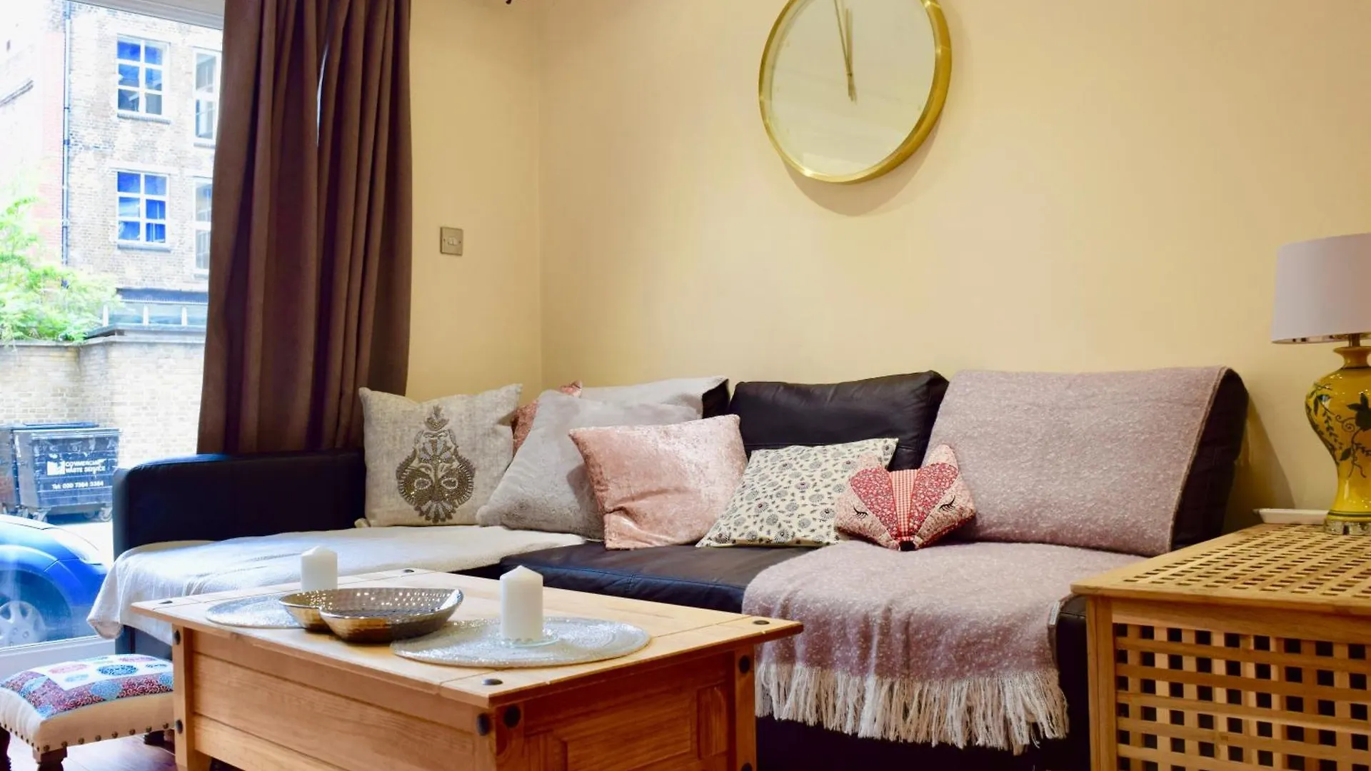Apartment Stylish And Homely 4 Bedroom Home In East London