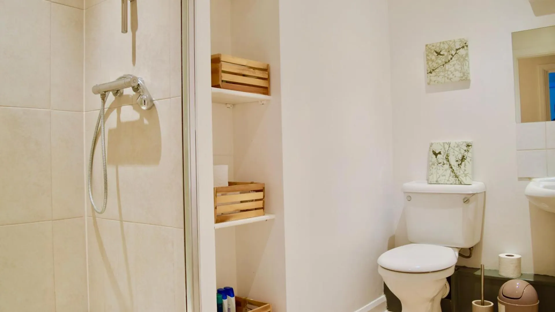 Stylish And Homely 4 Bedroom Home In East London 0*,