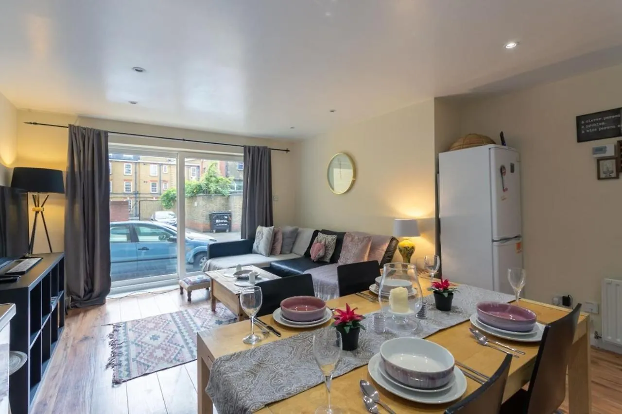 Apartament Stylish And Homely 4 Bedroom Home In East Londyn Wielka Brytania